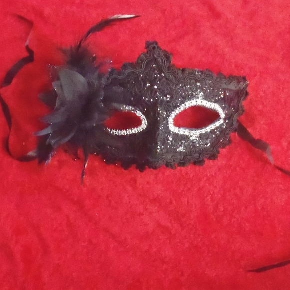 Masquerade Mask w/ Feathers & Sequins - Picture 1 of 2